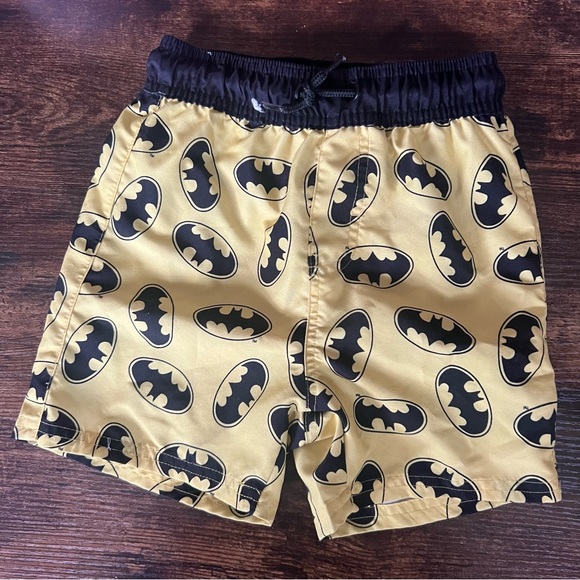 💥SOLD💥 Batman swim trucks boys size 4 - Picture 3 of 5